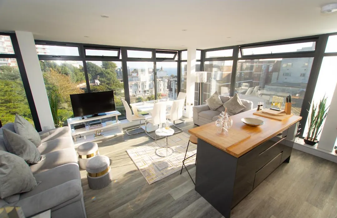 * Panoramic Penthouse With Sea & City Views-1
