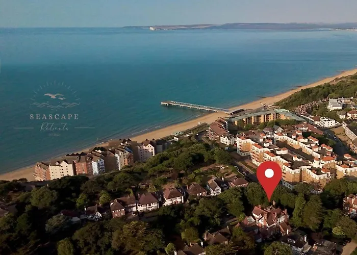 Retreat - Large Luxury , Two Mins From Beach